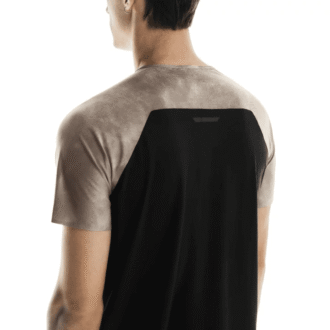 Camiseta de Rendimiento AOP «Ceniza Negra»
