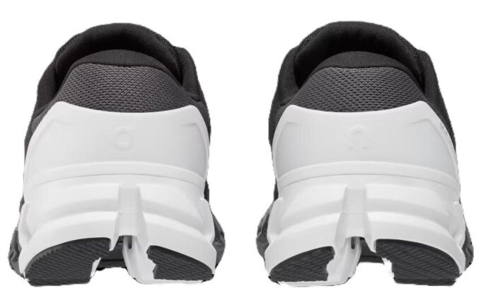 Cloudflyer 4 «Negro Blanco»