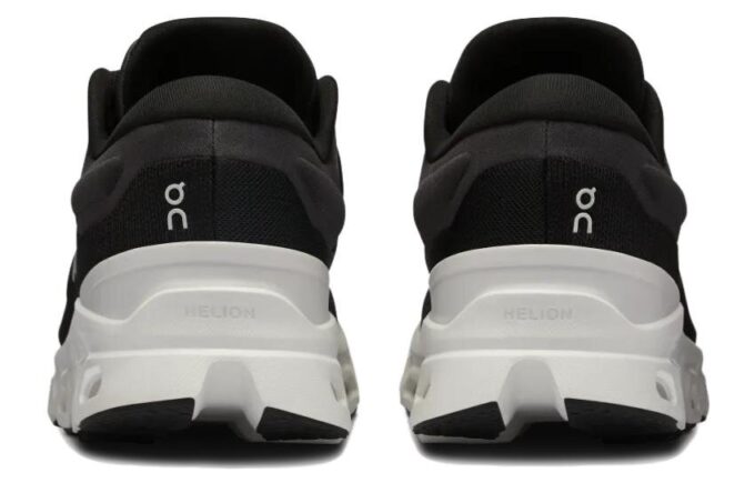 Cloudstratus 3 «Negro Blanco» Cloudstratus 3 «Negro Blanco»