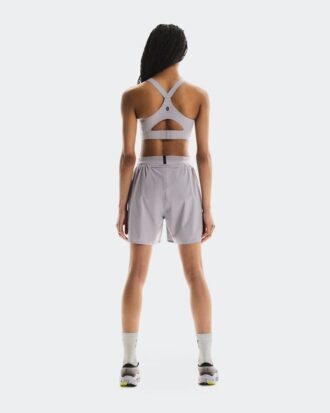Mujer Pantalones Cortos de Rendimiento 5″ Lila