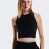 Mujer Studio Crop