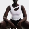 Mujer Studio Cut-Out Crop